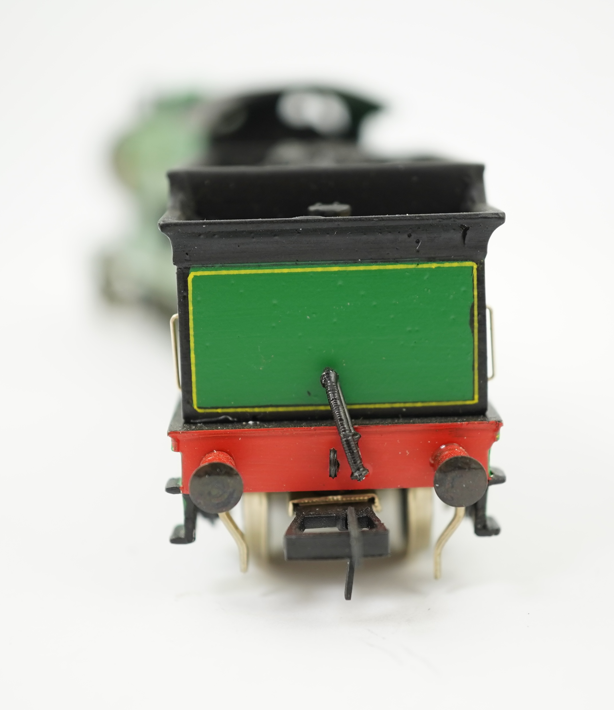 Two 00 gauge brass and white metal kit built Southern Railway tender locomotives; a Wainwright class L 4-4-0, 1769, together with an OO Works kit Maunsell class Q 0-6-0, 530, constructed, painted and lined to a high stan